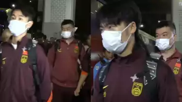 Ada Kabar Buruk, Timnas China Tiba di Indonesia Pakai Masker, Buntut Covid-19 Naik di Indonesia