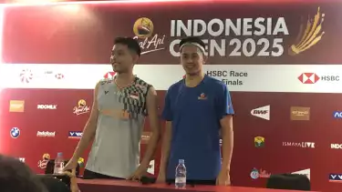 Start bagus bawa Fajar/Rian kalahkan pasangan Denmark di babak pertama Indonesia Open 2025.