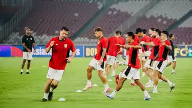 Pelatih timnas Indonesia Patrick Kluivert memimpin latihan terakhir skuad Garuda jelang lawan China pada Kualifikasi Piala Dunia 2026 zona Asia di Stadion Gelora Bung Karno (GBK), Jakarta, Rabu (4/6/2025).