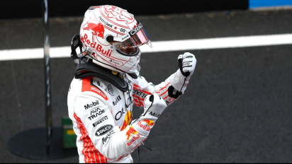 Helmut Marko Pertanyakan Maksud Manuver Max Verstappen ke George Russell di F1 GP Spanyol 2025: Saya Tidak Tahu...