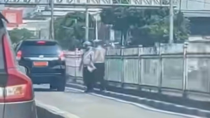 Viral Dua Polantas Malah Beri Salam Hormat Saat Mobil Dinas Masuk Jalur Transjakarta