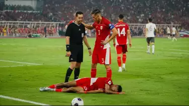 Jay Idzes dalam laga Timnas Indonesia kontra China