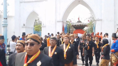 Peringati Idul Adha, Enam gunungan Grebeg Besar Diarak dari Keraton Yogyakarta