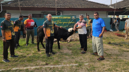 Denpom II/3 Lampung Berbagi Ratusan Paket Kurban ke Masyarakat