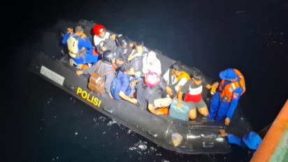 Tim SAR Berhasil Evakuasi 352 Penumpang Kapal yang Kandas di Perairan Konawe