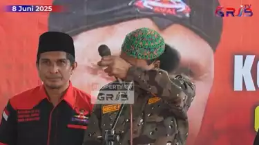 Ketua Umum GRIB Jaya Rosario de Marshal alias Hercules menangis di hadapan anak buahnya