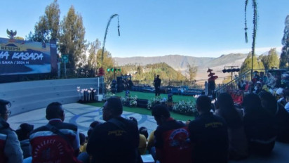 Resepsi Yadnya Kasada 2025: Dukun Pandita Kukuhkan Warga Kehormatan Tengger