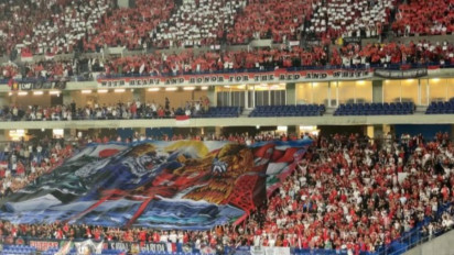 Reaksi Kagum Netizen Jepang Lihat Suporter Indonesia Tetap Bersorak Meski Dicukur 0-6