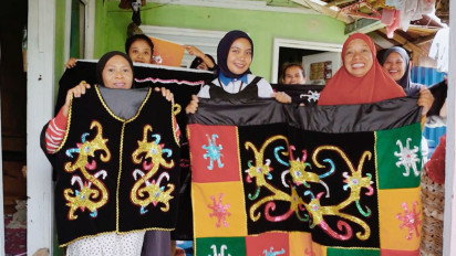 Hebat! Ibu Nira Berdayakan Perempuan Lokal Lewat Usaha Baju Adat, Tumbuh Bersama PNM hingga Tembus Pasar Ekspor