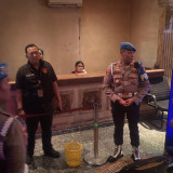 Malam-malam Bidpropam Polda Metro Razia Tempat Hiburan Malam di Jakarta Barat