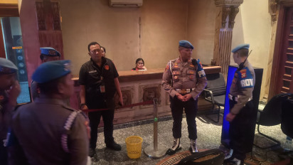 Malam-malam Bidpropam Polda Metro Razia Tempat Hiburan Malam di Jakarta Barat