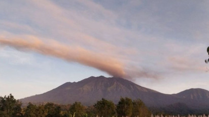 Gunung Raung Erupsi Lima Kali Pada Kamis Pagi