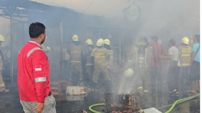 Delapan Kios di Pasar Kampung Ambon Jaktim Terbakar Akibat Gas Bocor