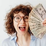 4 Zodiak Paling Beruntung pada 23 Februari 2026, Dapat Durian Runtuh!