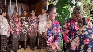 Momen siraman Al Ghazali ke orang tuanya, Maia Estianty, Irwan Mussry