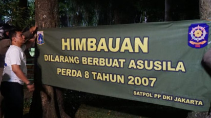 Setelah Taman di Jakarta Dibuka 24 Jam, Belasan Spanduk Larangan Asusila Terpasang di Taman Langsat