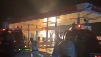 Angkot Isi Bensin Terbakar di SPBU Kariango, Sopir Kabur