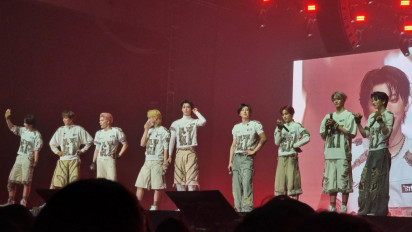 Nyanyi Lagu Titi Kamal Hingga Blusukan, &TEAM Sukses Gelar Konser di Jakarta