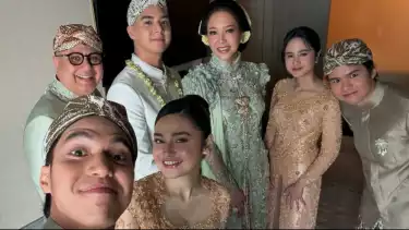 Irwan Mussry, Maia Estianty, El Rumi, Dul Jaelani, Tissa Biani, dan Syifa Hadju pose bersama Al Ghazali