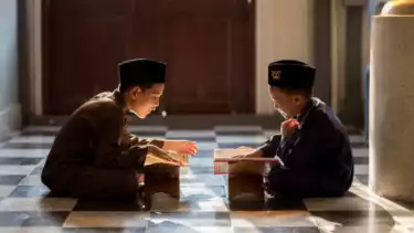 Ilustrasi dua anak menghafal Al-Quran