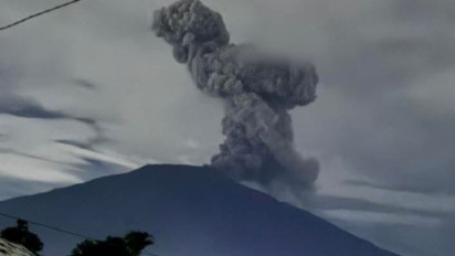 Gunung Marapi di Sumbar Erupsi, Warga Panik Berhamburan Keluar Rumah