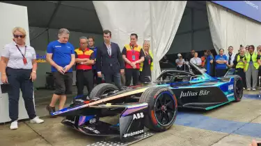 Alberto Longo dan mobil Formula E GEN3 Evo