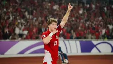 Penyerang timnas Indonesia, Ole Romeny melakukan selebrasi.
