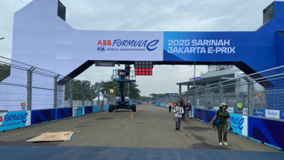 Formula E Gelar Tur Eksklusif di Balik Layar Sarinah Jakarta E-Prix 2025