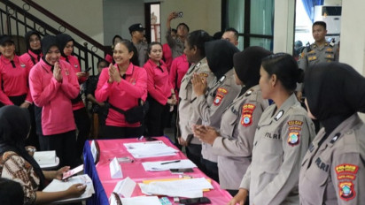 Kunjungi Raja Ampat, Ketum Bhayangkari Ny. Juliati Sigit Prabowo Salurkan Sembako hingga Gelar Khitanan Massal