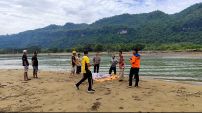 Empat Wisatawan Asal Mojokerto Terseret Ombak di Pacitan, Satu Orang Tewas,  Tiga Lainnya Hi