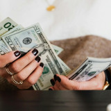 5 Weton yang Diprediksi Bakal Ketiban Rezeki Nomplok Besok Tanggal 3 April 2026