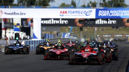 Gratis! Link Live Streaming Formula E Jakarta 2025: Memulai dari Barisan Tengah, Oliver Rowland dan Pascal Wehrlein Bertarung Sore Ini