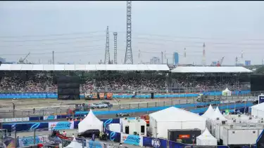 Penonton penuhi seluruh area tribun Formula E Jakarta 2025