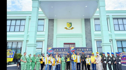 Dandenpom II/3 Gelar Khitanan Massal Dan Pemeriksaan Mata Gratis Bagi Warga