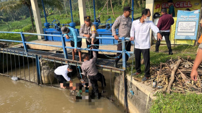 Misteri Mayat Pria Tersangkut di Pintu Air Selokan Kalibawang, Diduga Korban Kecelakaan