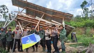 Aktivitas Satuan Tugas Penertiban Kawasan Hutan (Satgas PKH) menertibkan kawasan Hutan Konservasi Taman Nasional Tesso Nilo