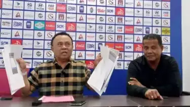 Wakil Manajer Malut United, Asghar Saleh didampingi Hengky Oba