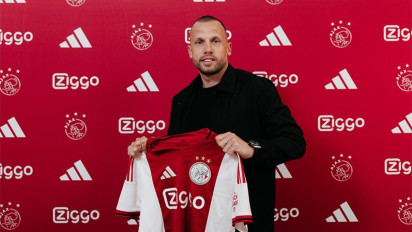 Waduh, Pelatih Ajax John Heitinga Buat Rekrutan Dadakan Setelah Ditolak Denny Landzaat? Ternyata Penggantinya Tidak Bisa Lakukan Ini di Pertandingan