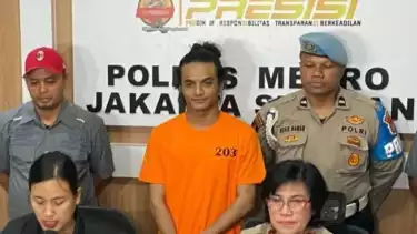 Arsip foto - Vadel Badjideh (20) ditetapkan sebagai tersangka kasus dugaan aborsi dan persetubuhan kepada anak Nikita Mirzani, Laura Meizani atau Lolly (17), Jakarta, Jumat (14/2/2025).