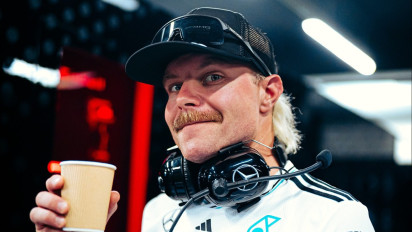 Punya Pengalaman dengan Mesin Ferrari, Valtteri Bottas Ungkap Faktor yang Buat Lewis Hamilton Kesulitan dengan Si Kuda Jingkrak