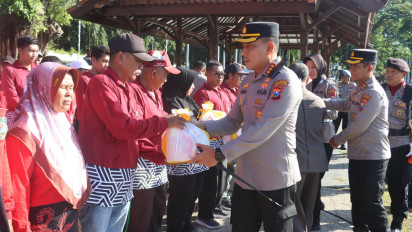 Jelang Hari Bhayangkara ke-79, Polresta Banyuwangi Salurkan 1.500 Paket Sembako ke Warga