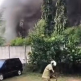 Pabrik Hokben di Jaktim Kebakaran, Diduga Akibat Percikan Las