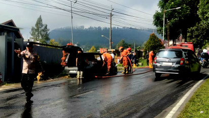 Diduga Korsleting, Sebuah Minibus Ludes Terbakar Jalan Salatiga-Getasan Kab.Semarang