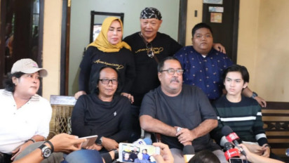 Mandra Lontarkan Kritikan Tajam ke Rano Karno: Kita Kan Rakyat Jelata, Dia Pejabat