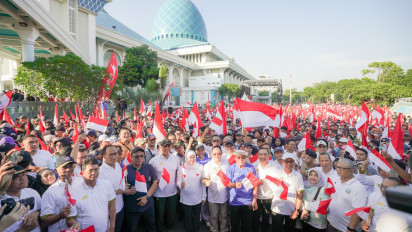 Gubernur Khofifah, Pangdam V/Brawijaya dan Imam Besar Masjid Al-Akbar bersama Masyarakat Semarakkan Jalan Sehat Tahun Baru Islam 1447 Hijriah