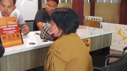 Terekam CCTV Curi Emas, Seorang Emak-emak Diamankan Saat Sedang Makan Pempek