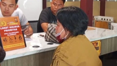 Aksi Emak-emak Curi Kalung di Toko Emas Palembang Terekam CCTV, Ditangkap saat Makan Pempek