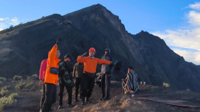 Pendaki WNA Asal Malaysia Tergelincir di Gunung Rinjani Hingga Alami Luka, Langsung Dibawa Turun