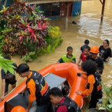 139 Rumah Terendam, Evakuasi Warga Kendari Diwarnai Hujan Deras dan Longsor