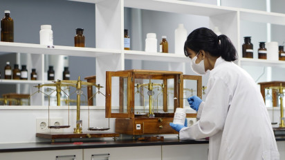 Jawab Kebutuhan SDM Kefarmasian, UPH Buka Program Baru di FIKES untuk Cetak Apoteker Profesional